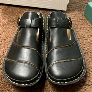 Algeria NWOT dark brown mules